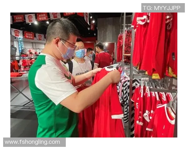 球迷连夜排队抢购球衣，场面堪比演唱会